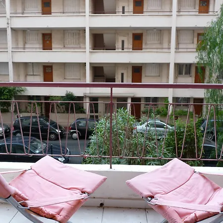 Apartment 82
